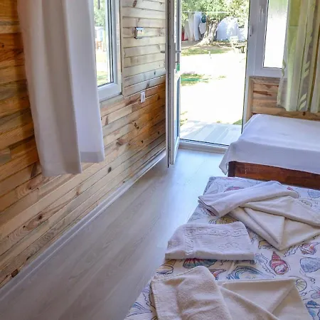 Kemping Feslegen Bungalow *